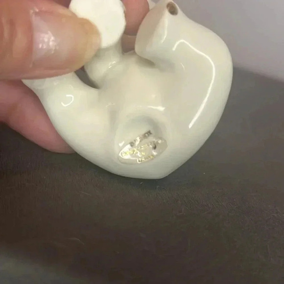 Adorable Lennox elephant with Gold Feet - Picture 4 of 4